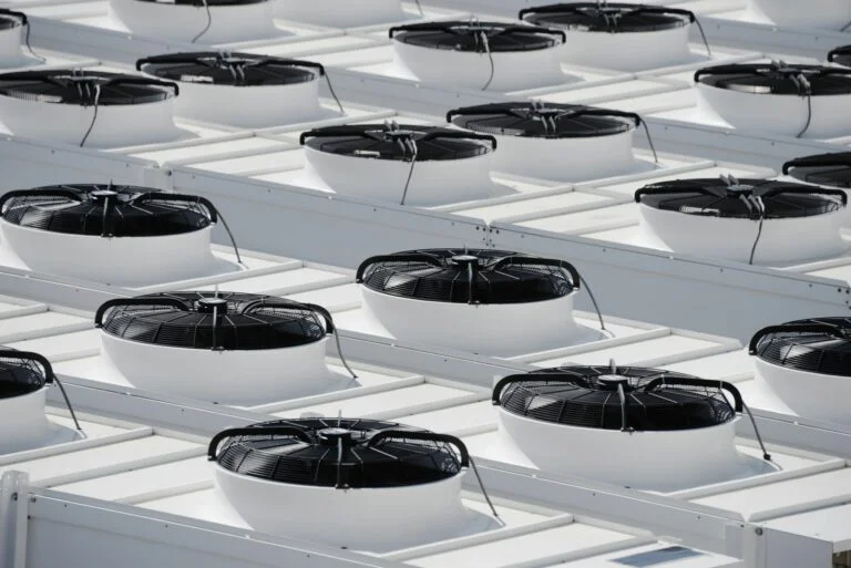 Ventiladores axiais para refrigeração e exaustão em equipamentos industriais